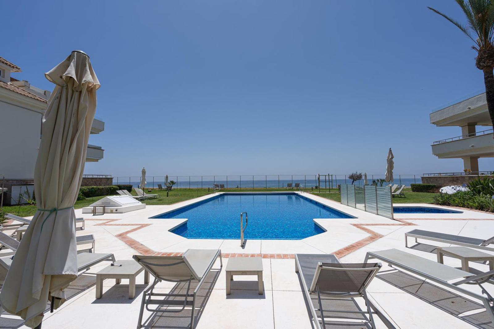 Front line beach luxury apartment in Heaven Beach Estepona Extérieur photo