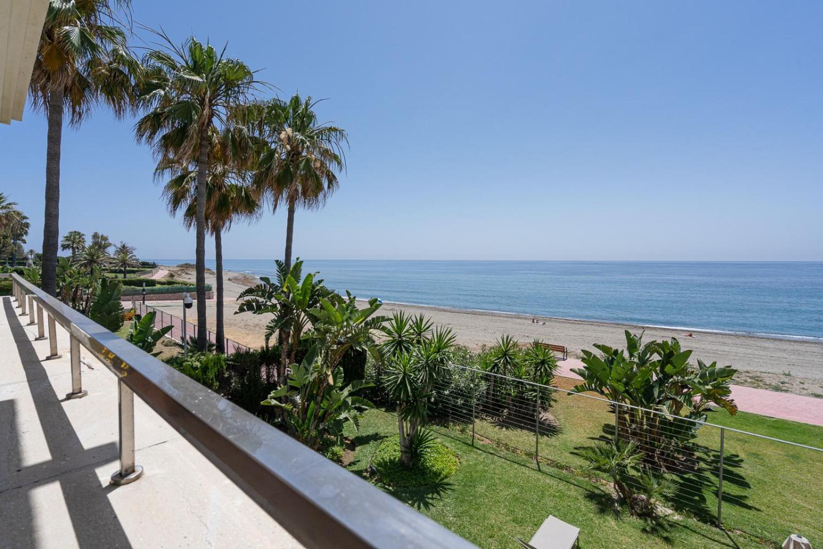 Front line beach luxury apartment in Heaven Beach Estepona Extérieur photo