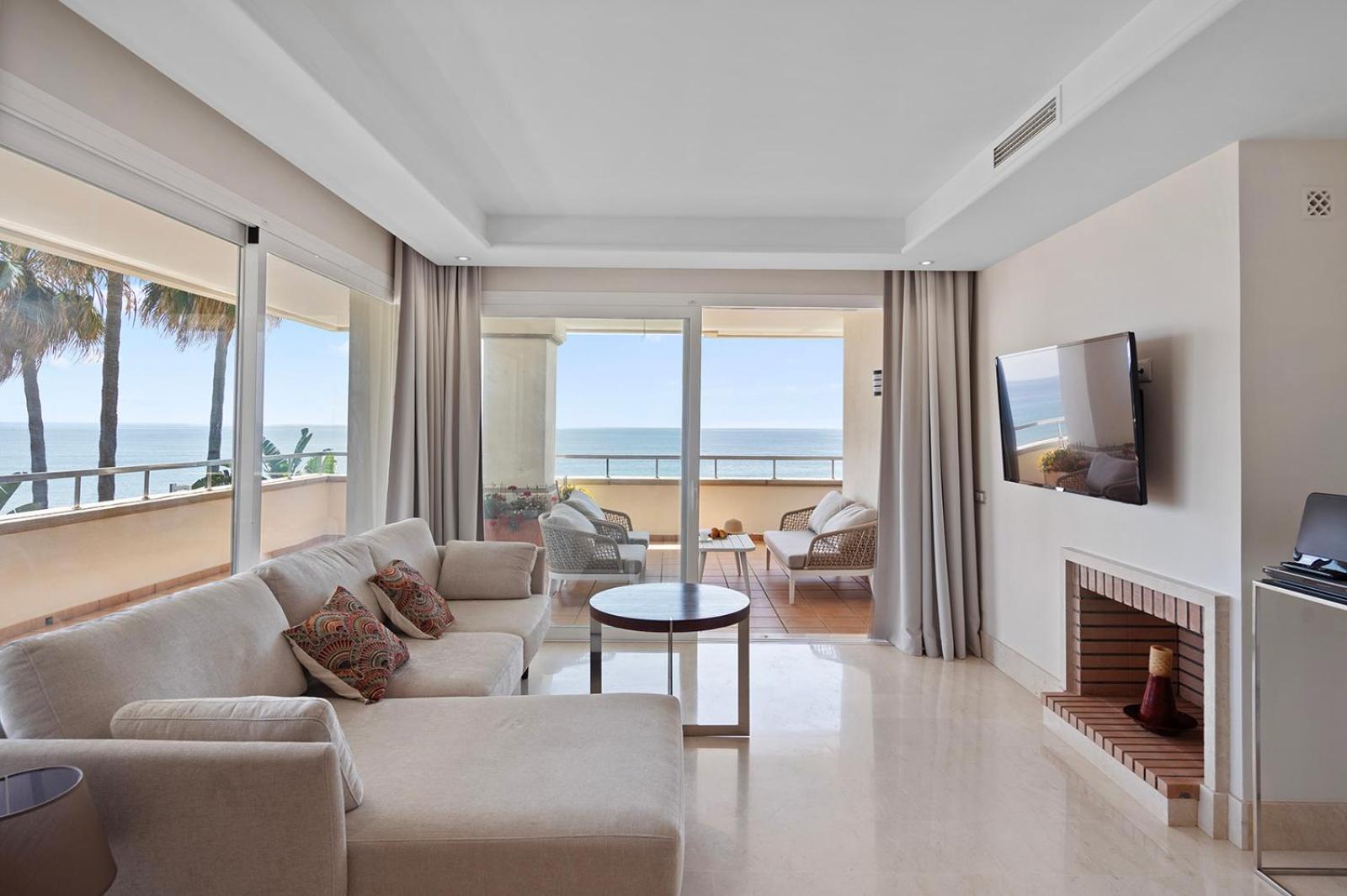 Front line beach luxury apartment in Heaven Beach Estepona Extérieur photo