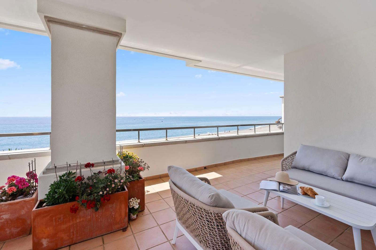 Front line beach luxury apartment in Heaven Beach Estepona Extérieur photo