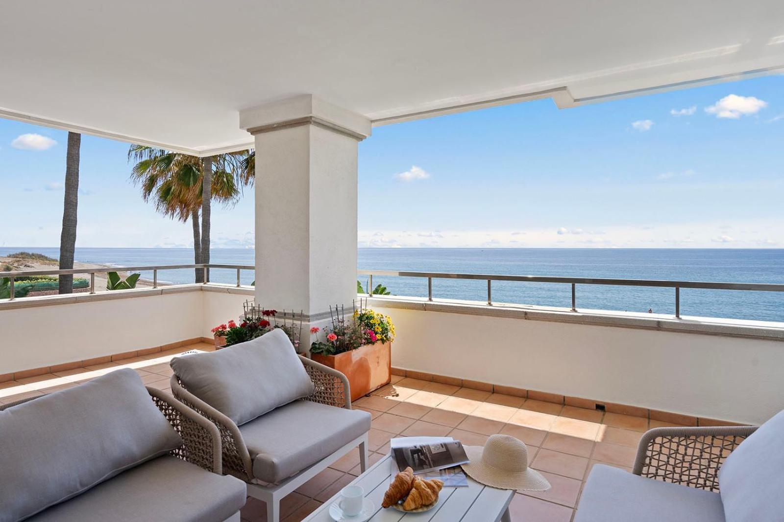 Front line beach luxury apartment in Heaven Beach Estepona Extérieur photo