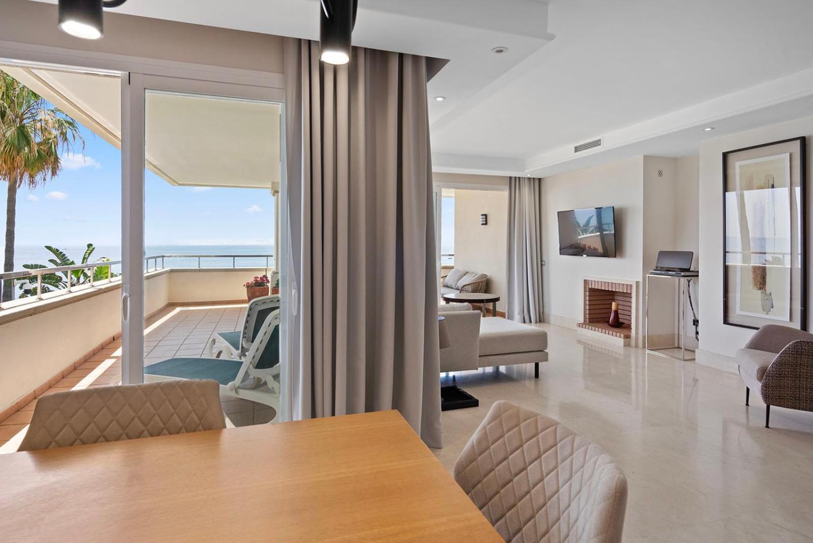 Front line beach luxury apartment in Heaven Beach Estepona Extérieur photo